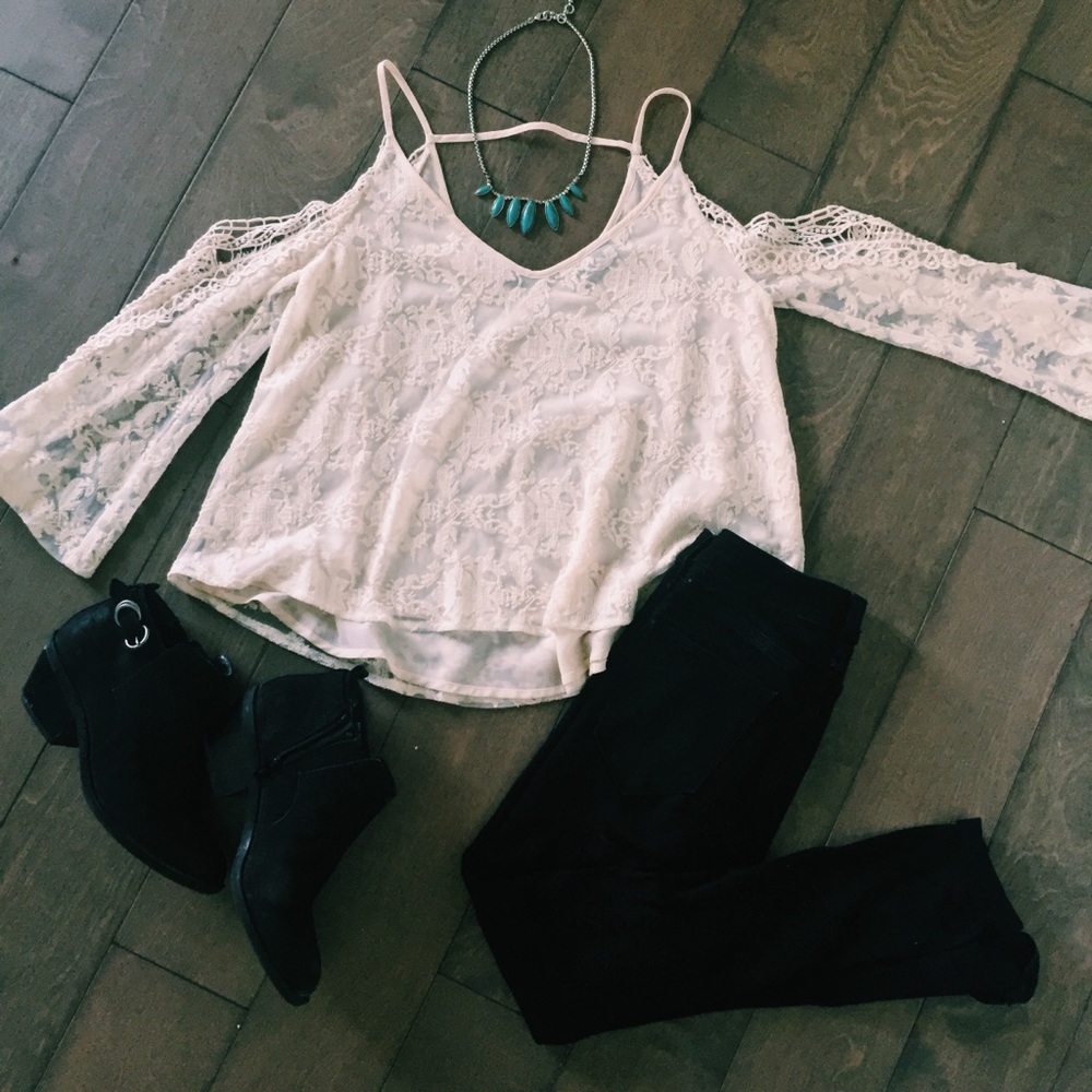 ASTR Cream Lace Bell Sleeve Top - Size XS